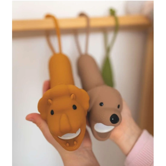 Baterka s měkkým silikonovým povrchem, ideální pro večerní dobrodružství a dětskou zábavu