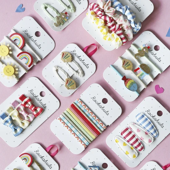 Sponky do vlasů Rainbow Shell – Duhové mušle a jemné zlaté detaily pro dokonalý účes!