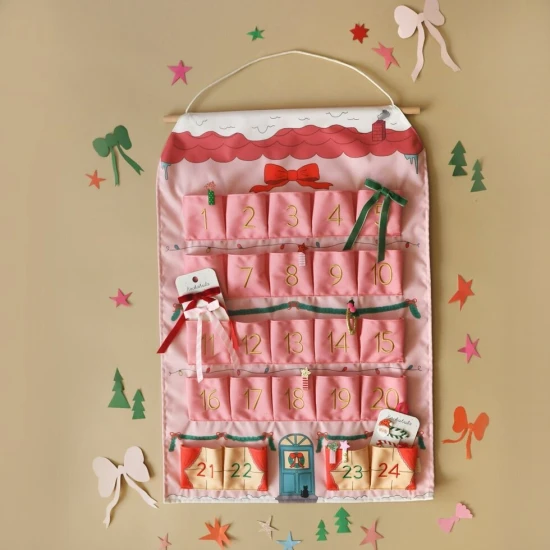 Znovupoužitelný adventní kalendář Domeček pro panenky – Rockahula Kids X600