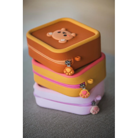 Silikonová taška pro bezpečné přenášení fotoaparátu.