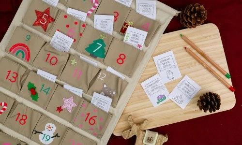 Stáhnete si: Adventní kalendář - pošlete štěstí dále
