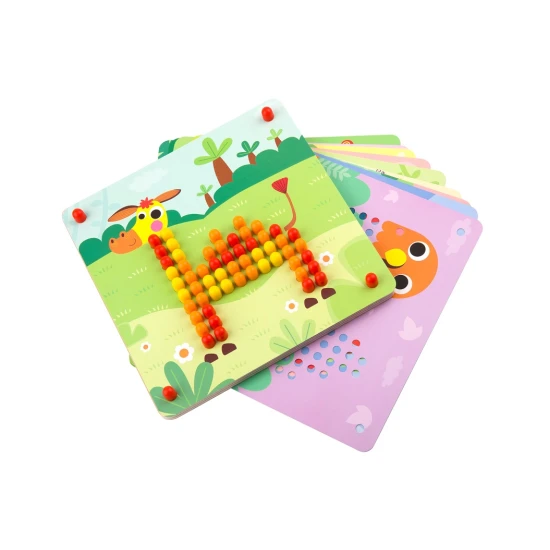 Maxi Mozaika - první společenská hra pro děti od 3 let. Rozvíjí kreativitu, jemnou motoriku a fantazii pomocí barevných hříbků a zvířátek.