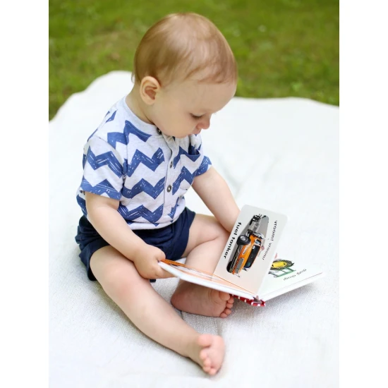 Leporelo Baby Touch and Feel - Trucks je neodmyslitelným pokladem v knihovně každého batolata, které fascinují kola.