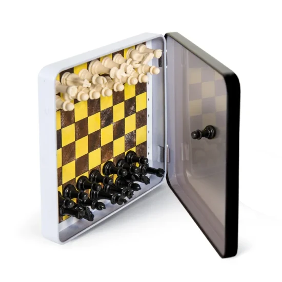 Magnetická paměťová hra Šachy je ideální hrou na cesty a dovolenou.