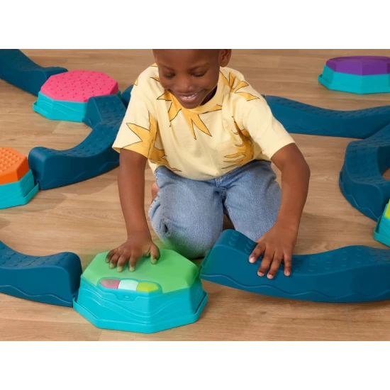 Překážková dráha Balance & Groove: rovnováha, hudba a světla v jednom