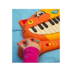 Klavír s mikrofonem Kočka