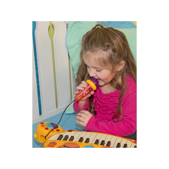 Klavír s mikrofonem Kočka