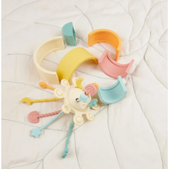 Silikonová motorická hračka s aktivitami Banana – Montessori hračka pro děti od 12 měsíců