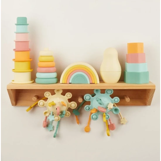 Silikonová motorická hračka s aktivitami Banana – Montessori hračka pro děti od 12 měsíců