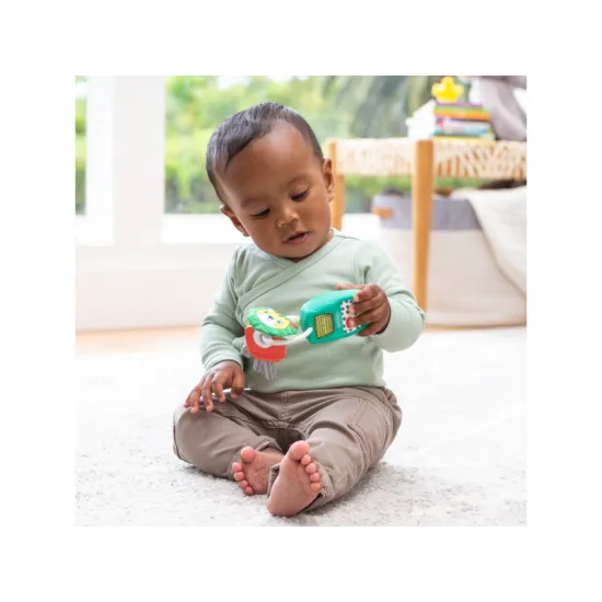 Barevné klíčky z příjemného materiálu s ovladačem, který po zmáčknutí svítí a hraje pět melodií a zvuků. 