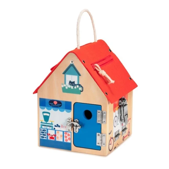 dreveny domecek se zamky pro deti, motoricka drevena hracka, domecek z bukoveho dreva