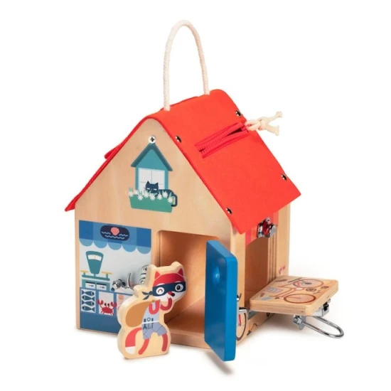 dreveny domecek se zamky pro deti, motoricka drevena hracka, domecek z bukoveho dreva