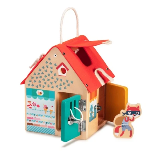 dreveny domecek se zamky pro deti, motoricka drevena hracka, domecek z bukoveho dreva