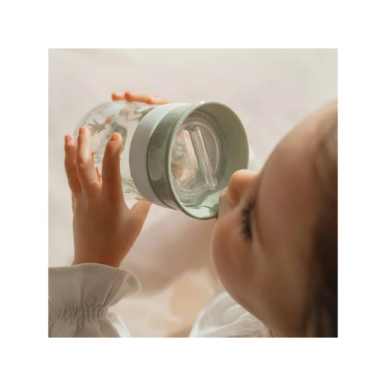 Trénovací hrnek pro děti, které se učí pít z klasického hrníčku.