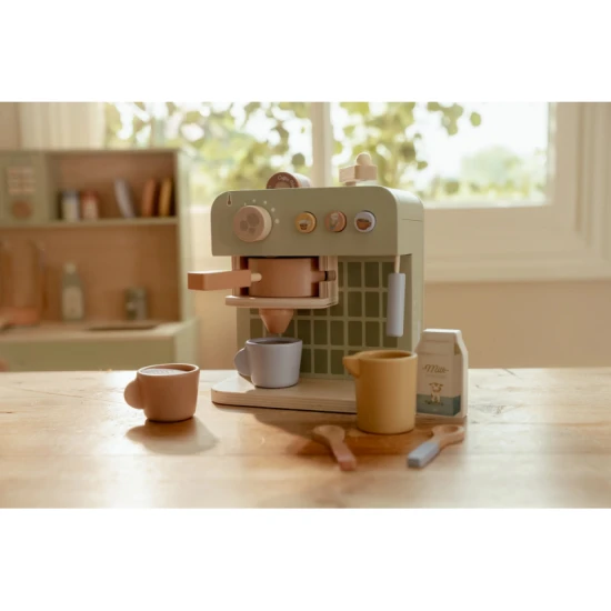 Dřevěný kávovar Little Dutch s kávovými kapslemi, mlékem, džbánkem a šablonami na latte art pro děti