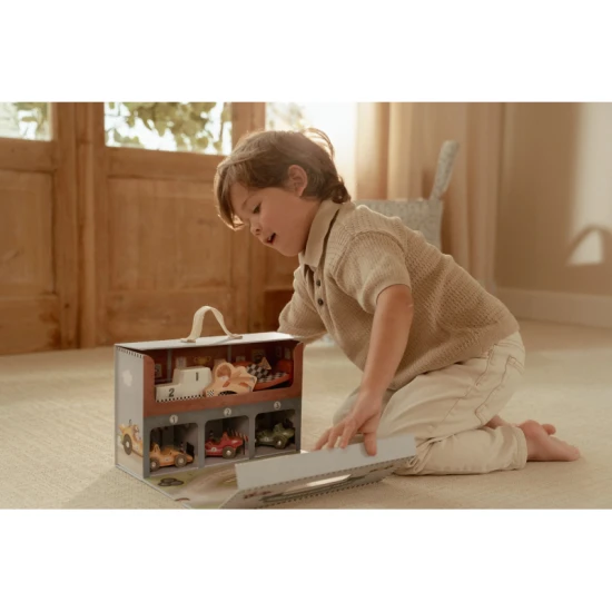 Dřevěná závodní dráha Little Dutch s auty, kartónovými díly, pohárem a dopravními značkami pro děti