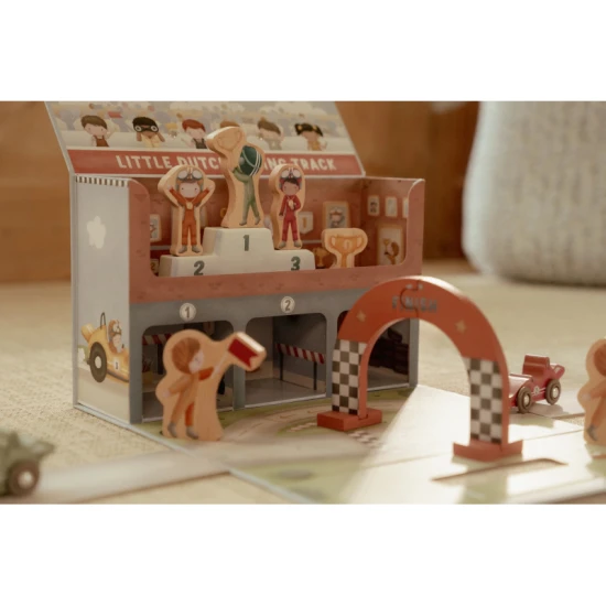 Dřevěná závodní dráha Little Dutch s auty, kartónovými díly, pohárem a dopravními značkami pro děti