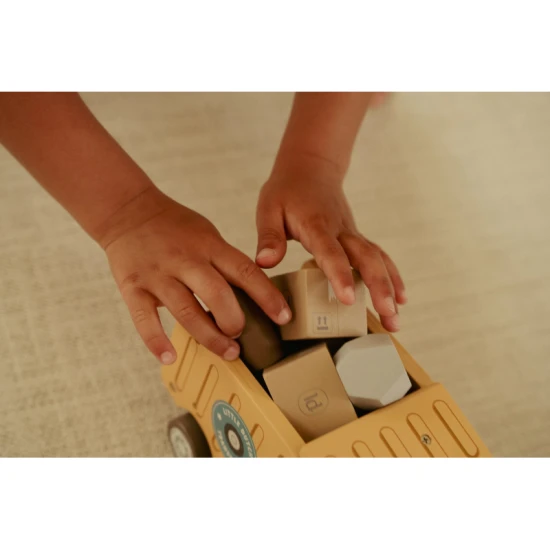 Dřevěný náklaďák se sklápěčkou Little Dutch, sklápěcí korba, různé náklady, dřevěná hračka, hračky pro děti od 2 let