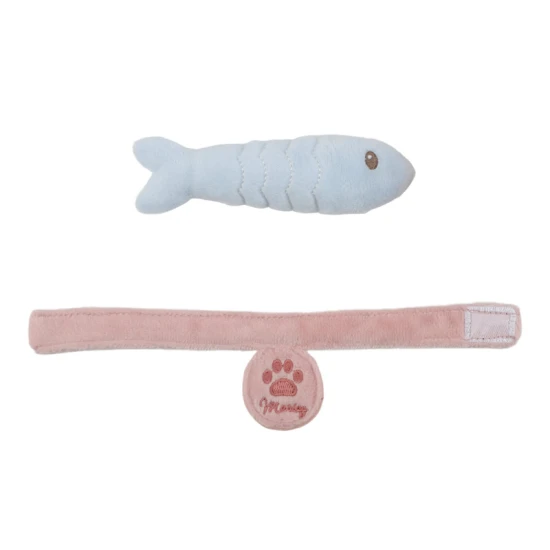 Plyšová kočička Marley v květované tašce od Little Dutch, roztomilý kamarád na cesty pro děti.