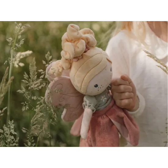 Něžná panenka víla Mila v růžových šatech s křídly, vhodná na hraní i mazlení