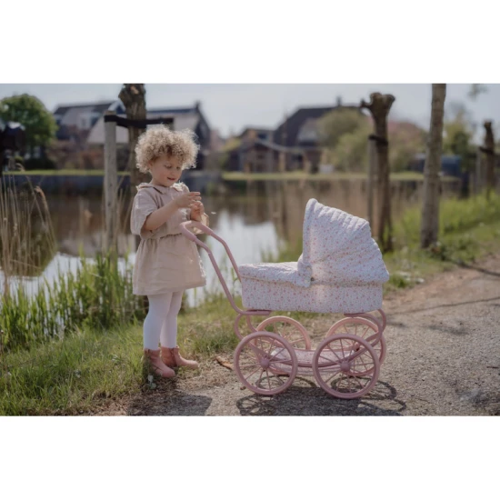 Kočárek pro panenky Little Dutch Soft Flowers s květinovým designem, skládací stříškou a měkkým matracem pro pohodlí panenky