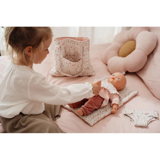 Přebalovací taška pro panenky Little Dutch Soft Flowers s plenou, přebalovací podložkou a bryndáčkem v květinovém designu