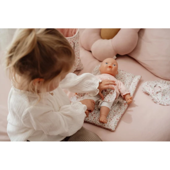 Přebalovací taška pro panenky Little Dutch Soft Flowers s plenou, přebalovací podložkou a bryndáčkem v květinovém designu