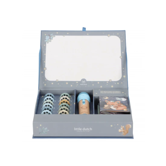 Dětský projektor Little Dutch Blue – pohádkové příběhy k promítání s 12 kotouči a ilustrovanou knížkou