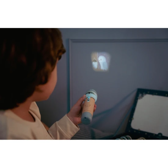 Dětský projektor Little Dutch Blue – pohádkové příběhy k promítání s 12 kotouči a ilustrovanou knížkou