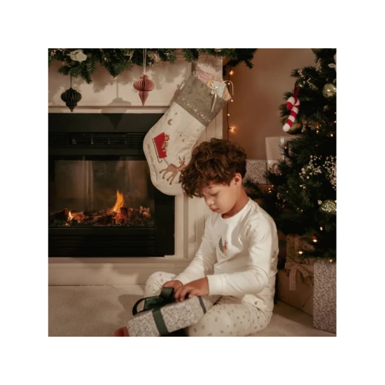 Vanocni puncucha Little Dutch z prosivane latky s vysivkou soba a sani – dekorace na krb nebo dvere