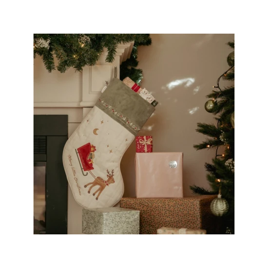 Vanocni puncucha Little Dutch z prosivane latky s vysivkou soba a sani – dekorace na krb nebo dvere