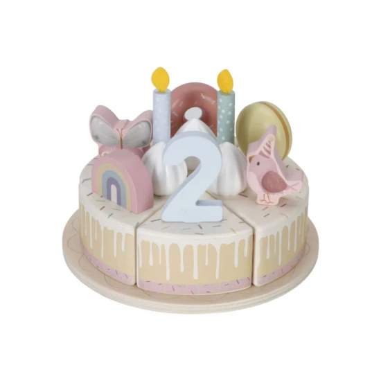 Narozeninový dort nesmí chybět na žádné oslavě.