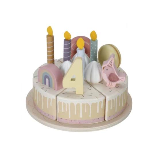 Narozeninový dort nesmí chybět na žádné oslavě.