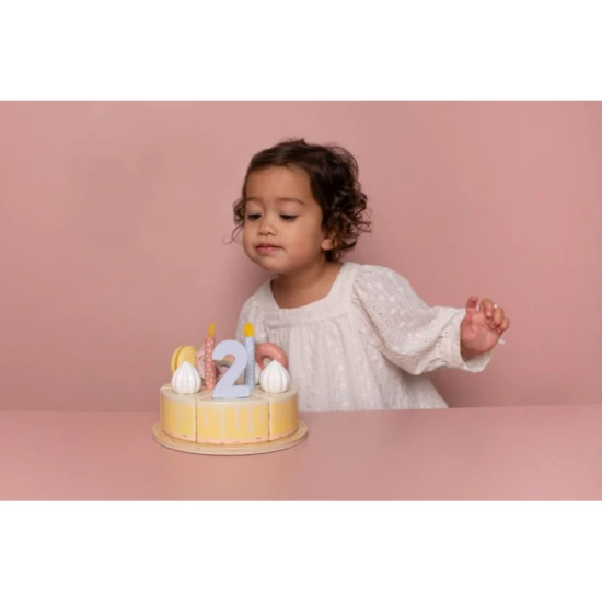 Narozeninový dort nesmí chybět na žádné oslavě.