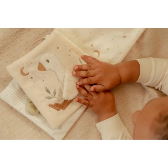 Interaktivní textilní knížka pro miminka – Little Dutch Newborn Naturals