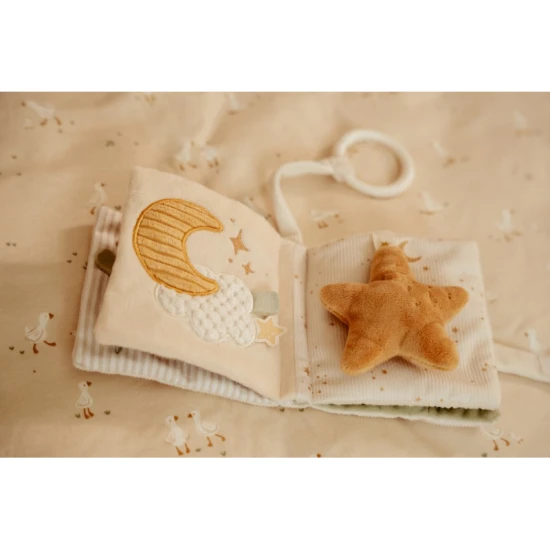 Závěsná textilní knížka pro nejmenší plná objevů