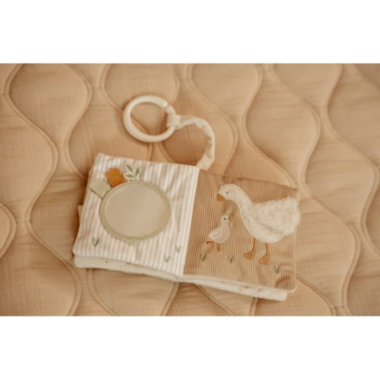 Závěsná textilní knížka pro nejmenší plná objevů