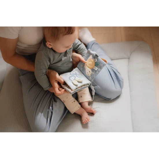 Závěsná textilní knížka s aktivitami Forest Friends pro děti