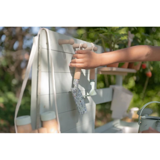 Venkovní kuchyňka dřevěná