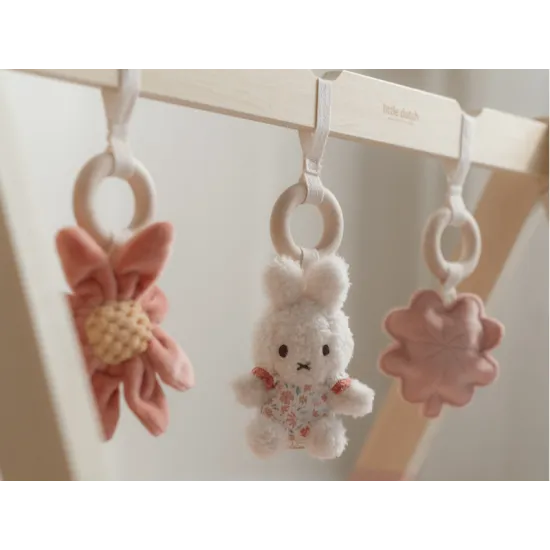 Dřevěná hrazdička Miffy Lucky Bottom s plyšovými hračkami – ideální pro rozvoj motoriky miminka.