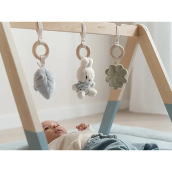 Dřevěná hrazdička Miffy Lucky Leaves s plyšovými hračkami ve tvaru králíčka Miffy a lístků, ideální pro rozvoj miminek