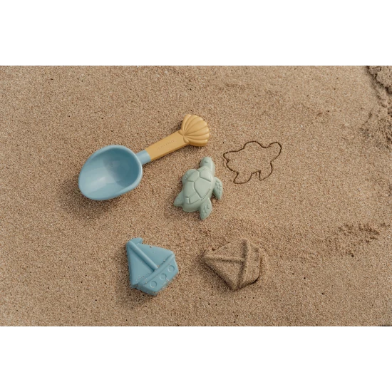 LITTLE DUTCH Písková sada Námořnický záliv 3 díly Sada na písek s motivy života na moři se bude dětem hodit doma na zahradě i u moře na pláži.