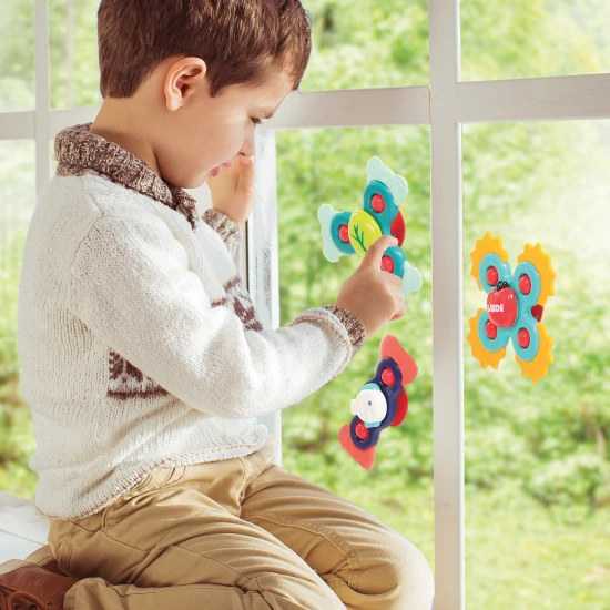 Baby spinnery mají měkké, pružné okraje a při otáčení vydávají zvuk, který dítě zaujme.