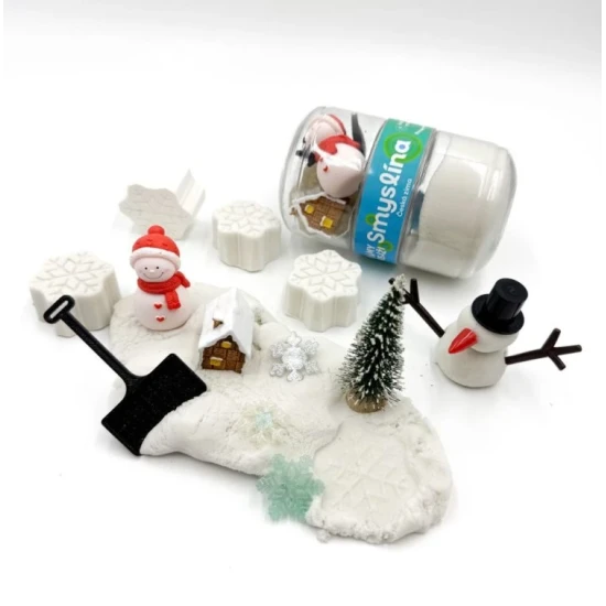 Smyslina Ceska zima s kinetickym kineťakem, tvoriva smyslova hra pro deti, sněhulak a chaloupka z kineťaku