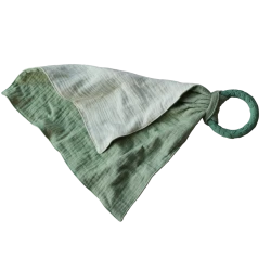 Mušelínový mazlíček s kaučukovým kroužkem Zelený