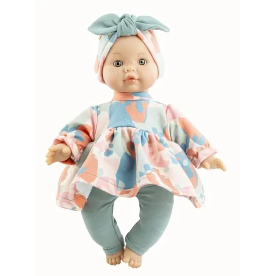 Realistická panenka Esther má měkké, látkové tělíčko, nemá vlásky a má modré nemrkací oči.  