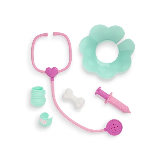 Roztomilý kokršpaněl v kabelce s veterinářskou sadou