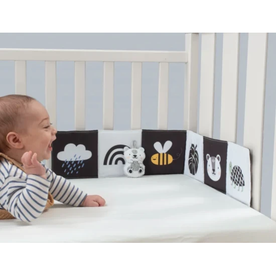 Oboustranná textilní knížka pro nejmenší do kočárku, postýlky i na hrací deku.