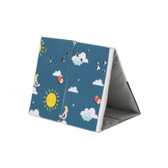 Textilní knížka ve tvaru stolního kalendáře je ideální pro dítě při hře na bříšku.