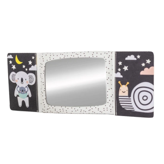 Textilní knížka ve tvaru stolního kalendáře je ideální pro dítě při hře na bříšku.